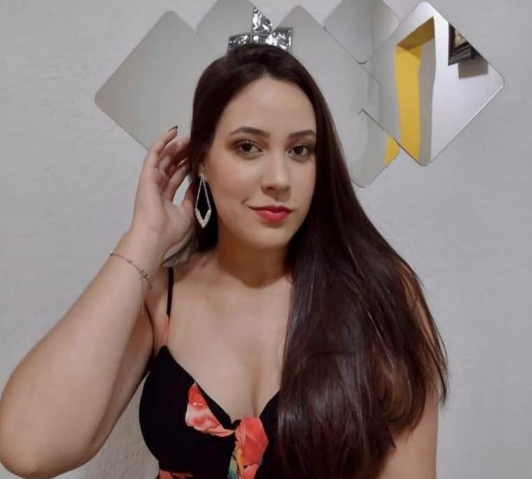 Cláudia Larissa